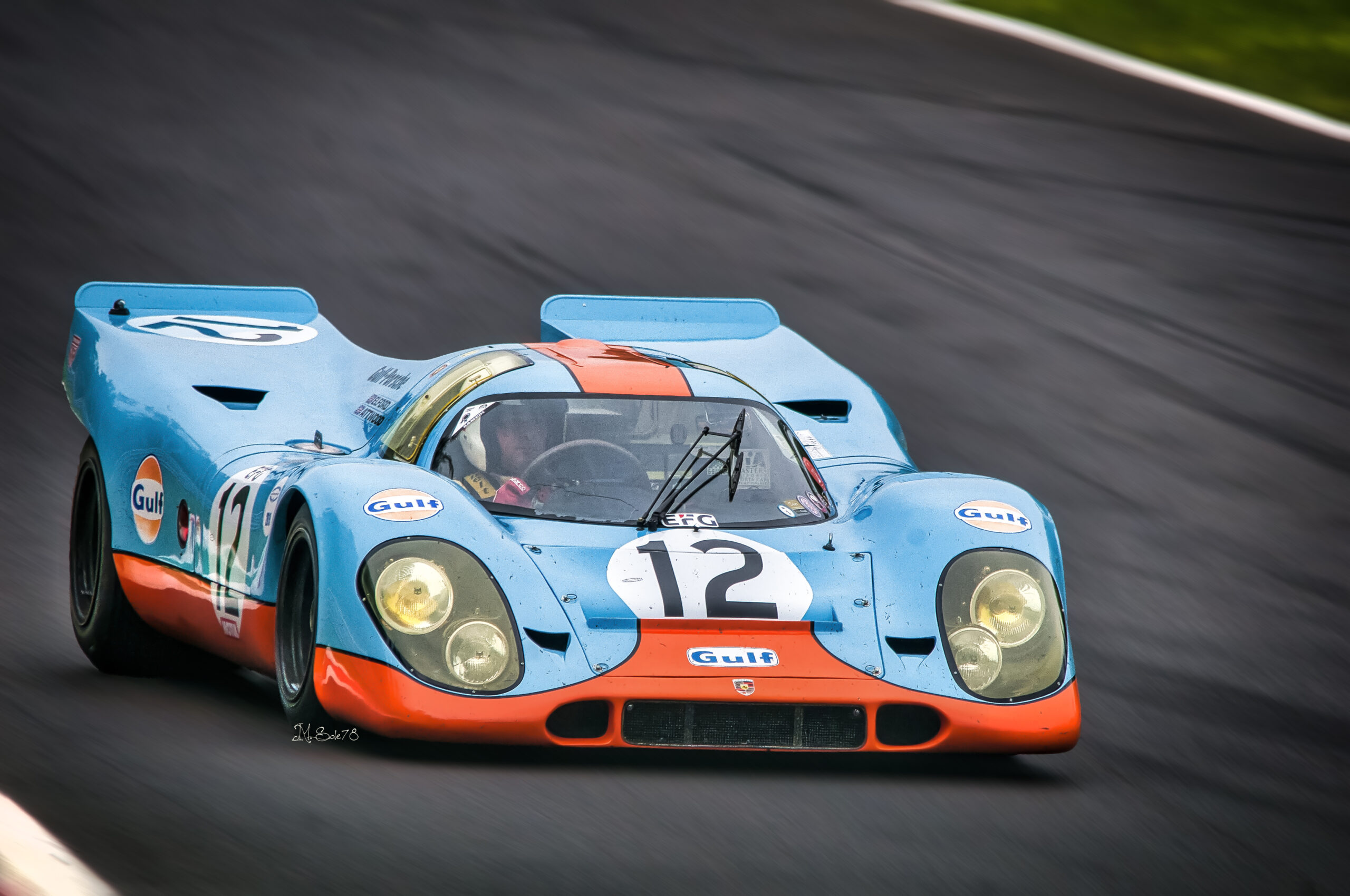 Porsche 917K in livrea Gulf azzurro-arancio numero 12