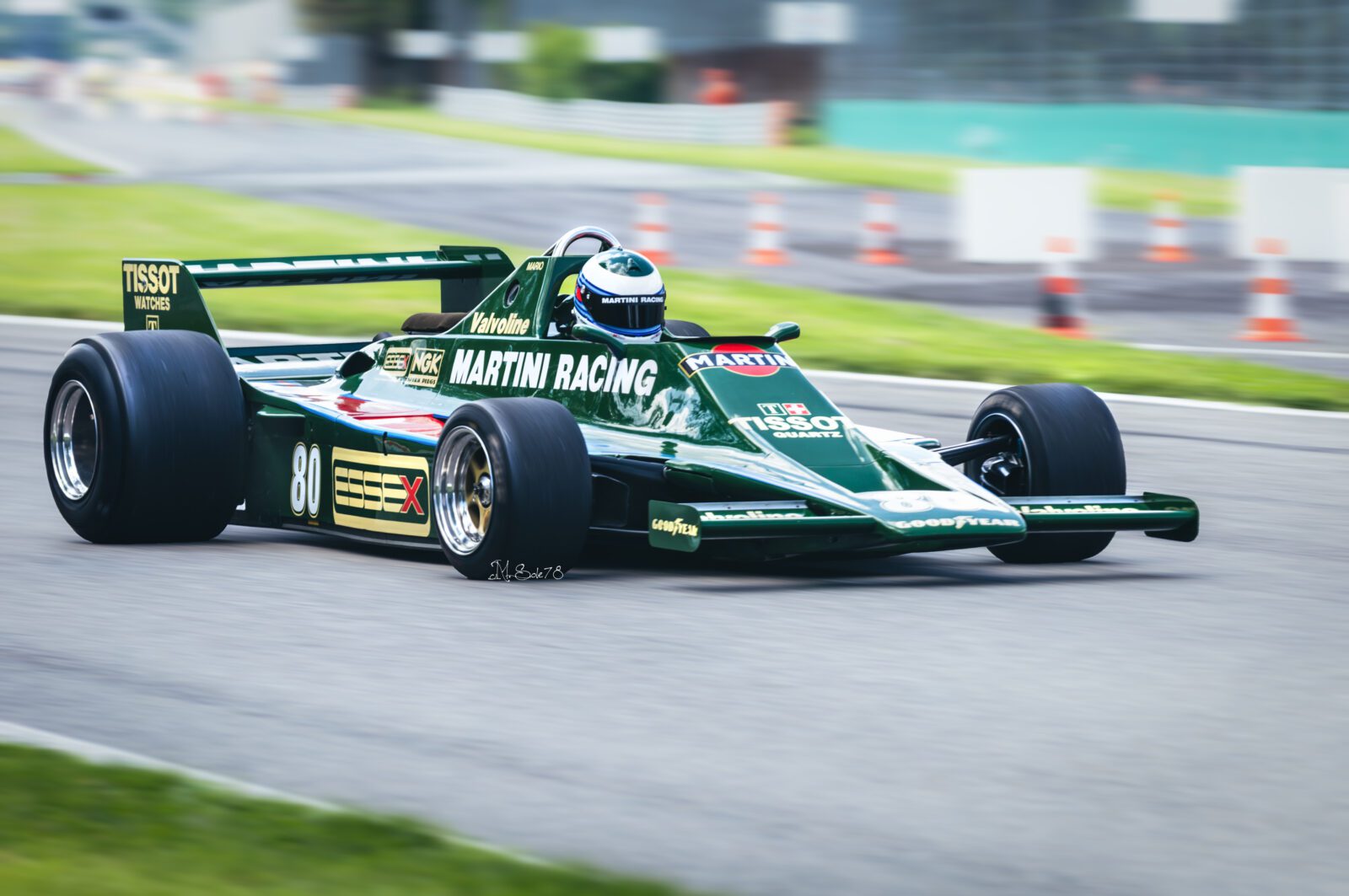 Lotus verde con livrea Martini Racing ed Essex in pista a Monza