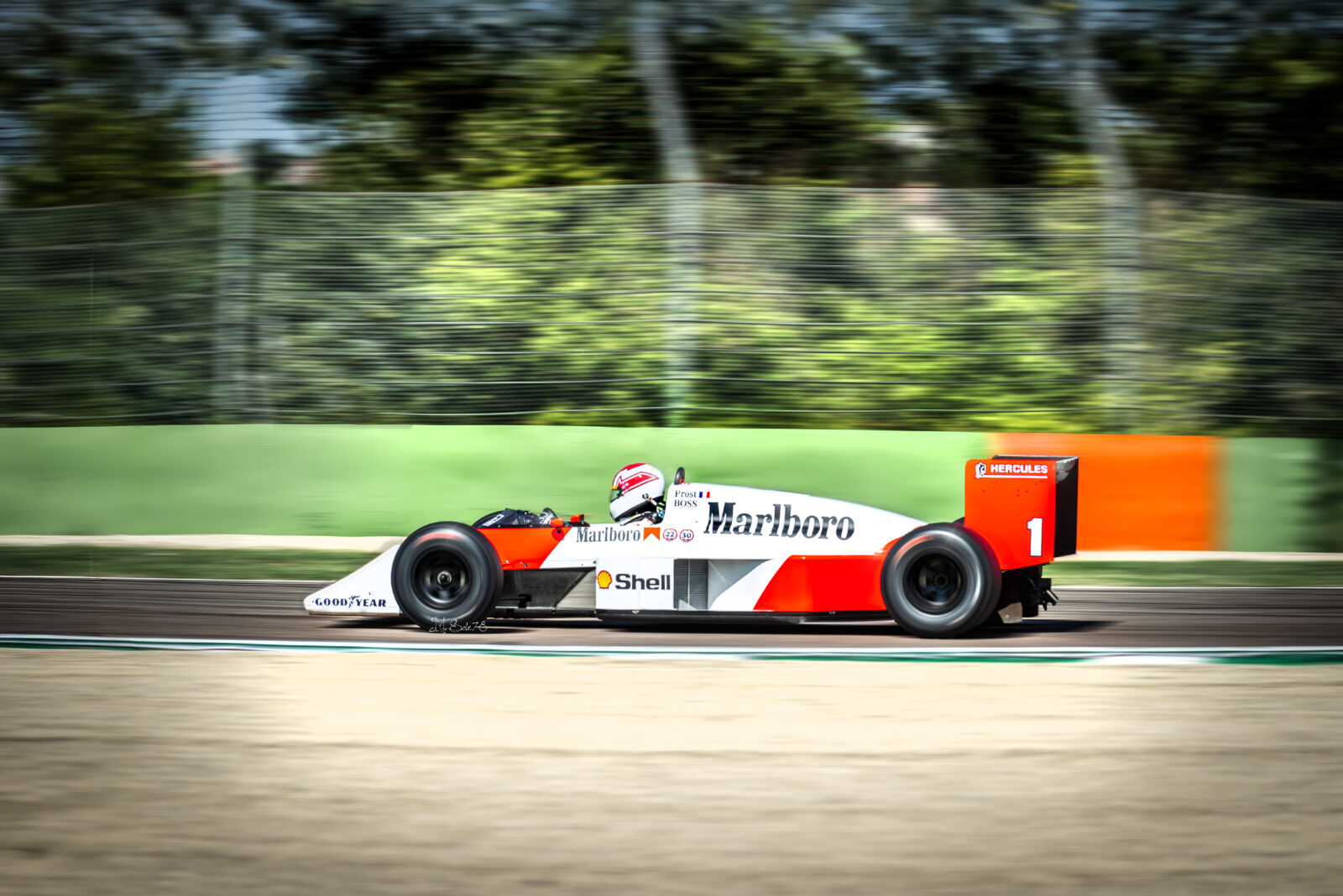 McLaren MP4 con livrea Marlboro in pista a Imola